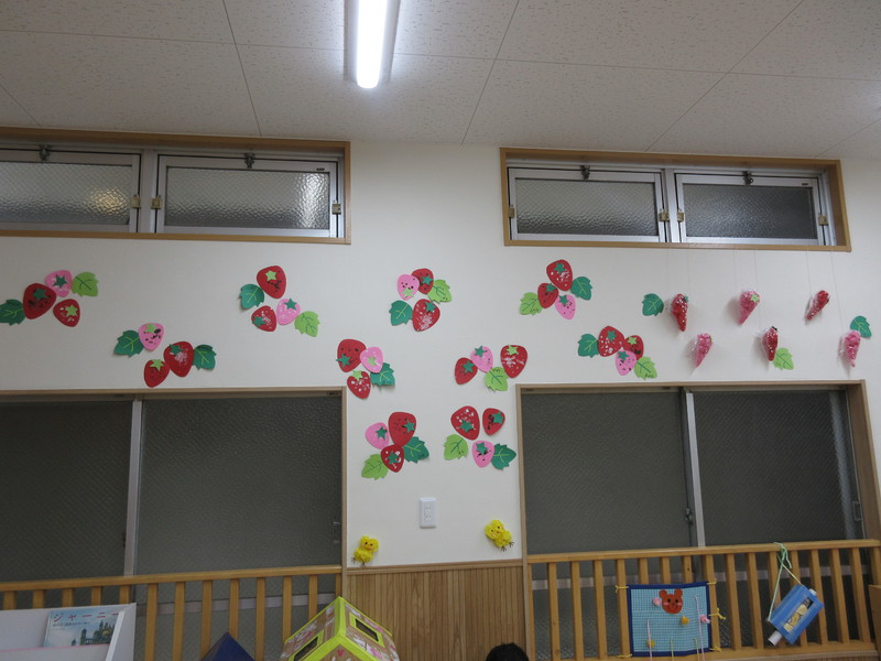 5月製作　いちご　1,2歳