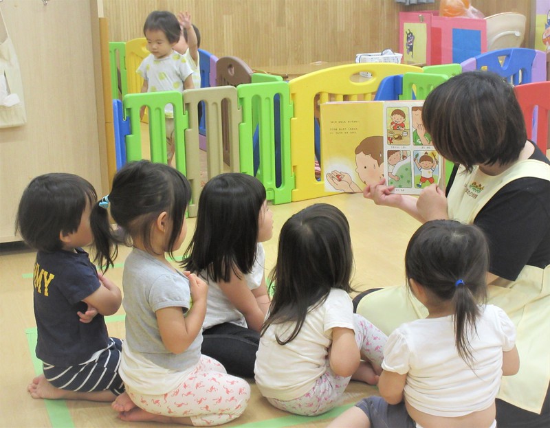 みんなで絵本の時間♪