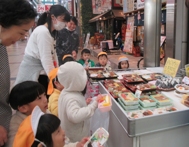 本物のお弁当屋さんを見学👀