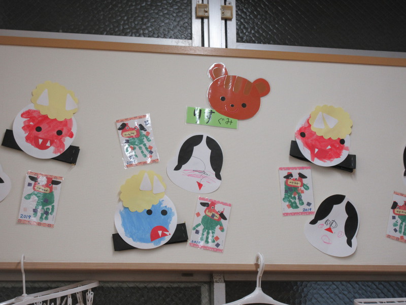 １月制作　年賀状とお面　りす組