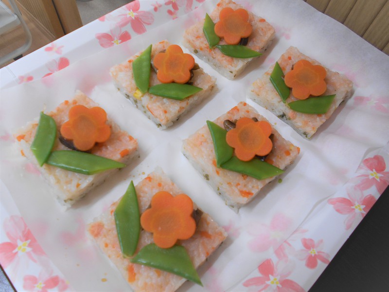 お花の咲いたひな寿司🌸