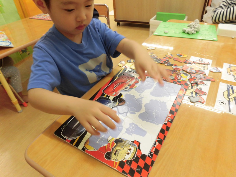 集中してパズルに挑戦✨