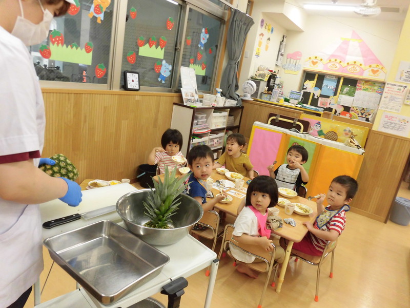 パイナップルの解体ショー🍍