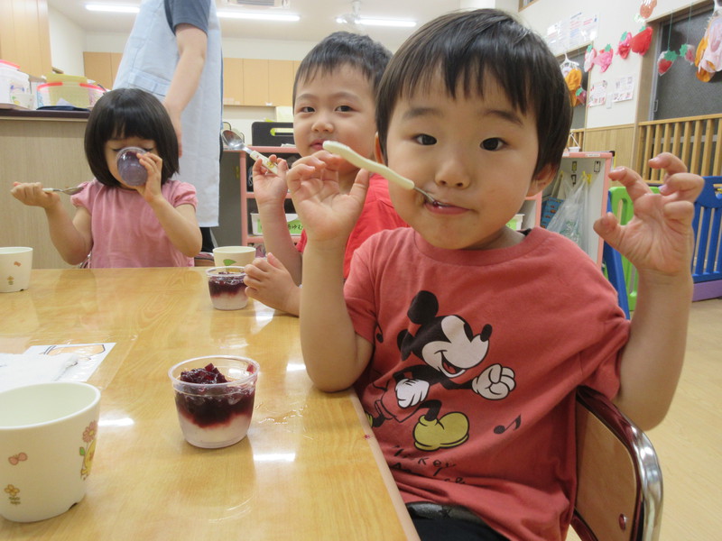 今日はあじさいゼリーだよ🐌