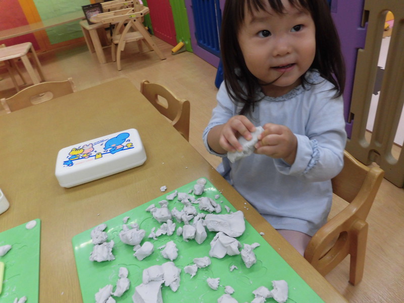 ねんどをこねこね…☺