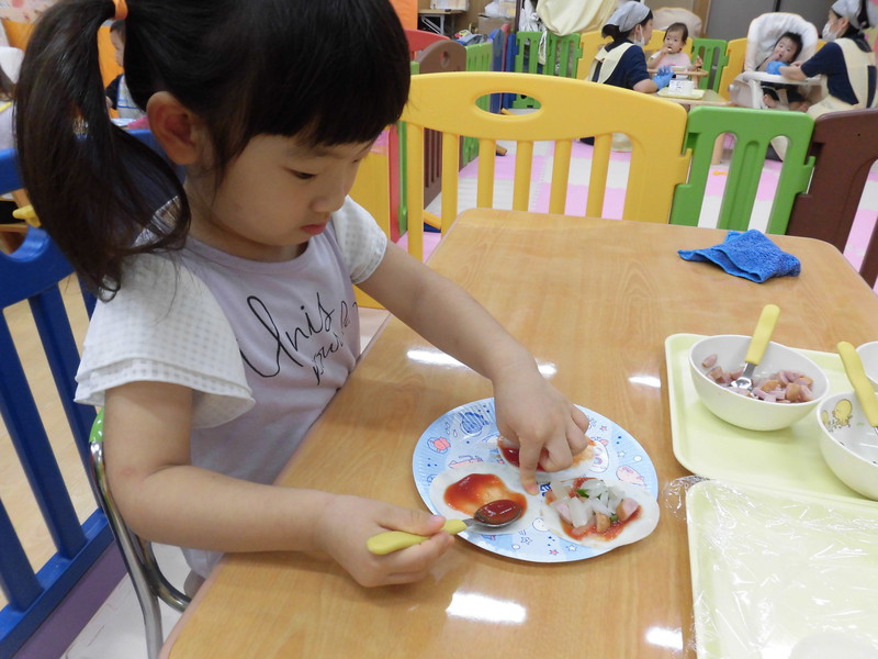 具材をのせて🍕🎵