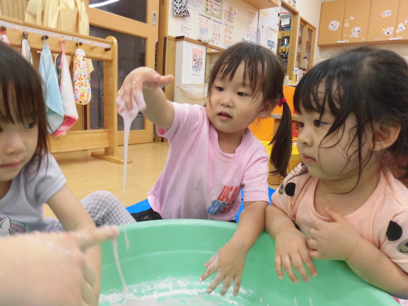 小麦粉と色水であそんだよ👀❕
