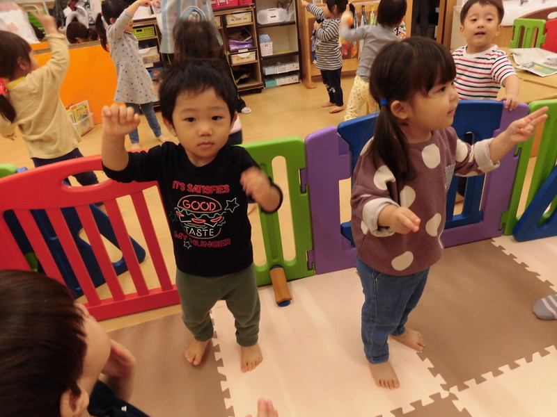 パプリカやどうぶつたいそうを踊っています♪