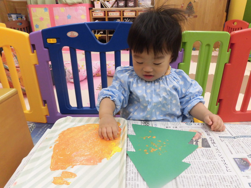 指でぺたぺた飾りつけ🎄