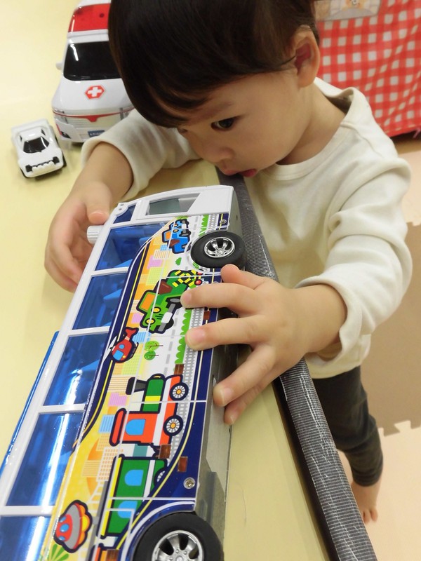 乗り物をじっくり観察👀