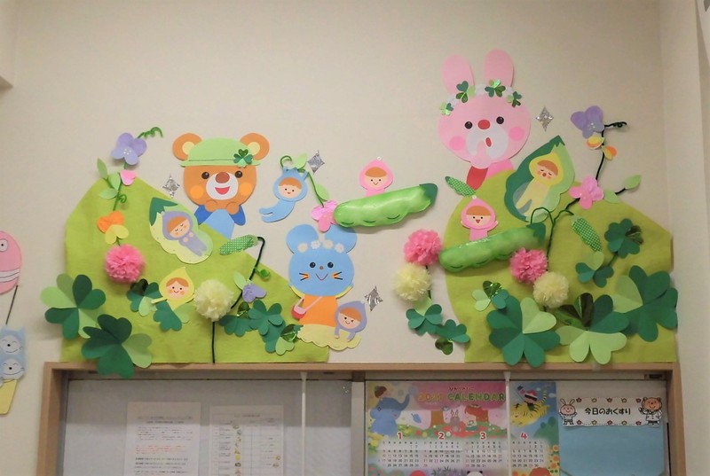 壁面にもスイートピーと豆の妖精さん🌼