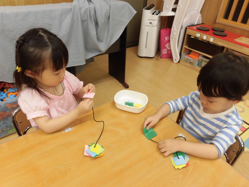 ひも通し、集中してるよ👀