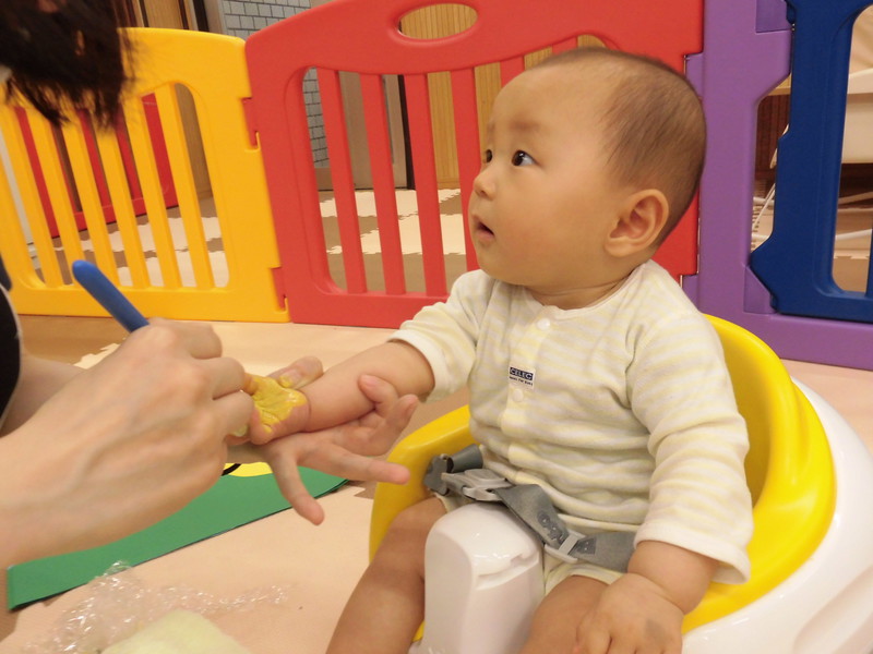 ドキドキの手型ぬりぬり🎨