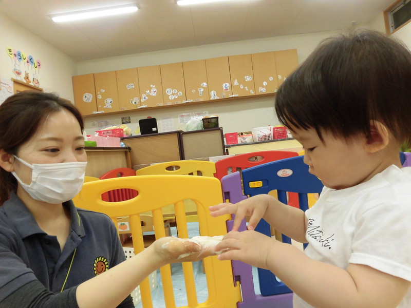 ぺたぺた、さわってみたよ☛