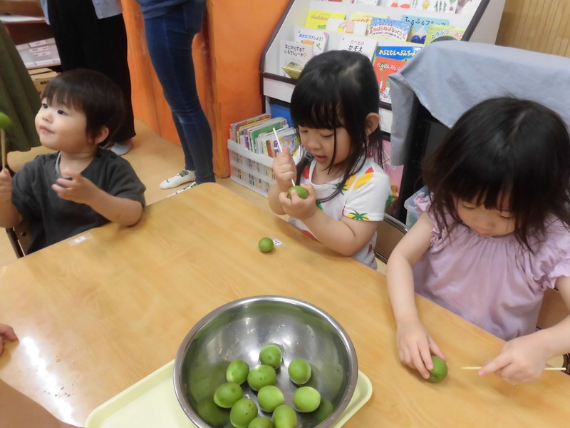 梅のヘタ取りもしたよ🎵