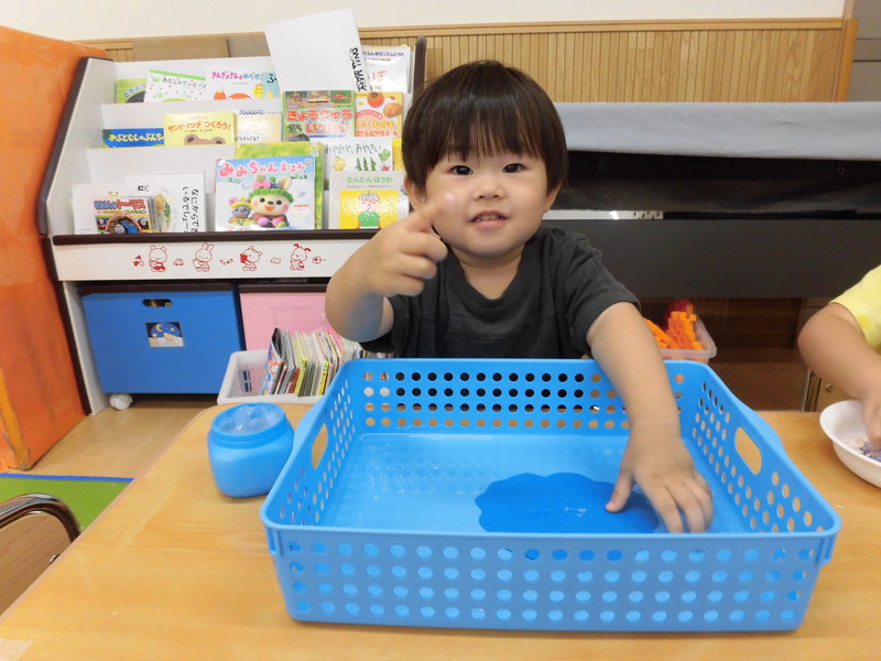 まずはのりを塗るよ😊