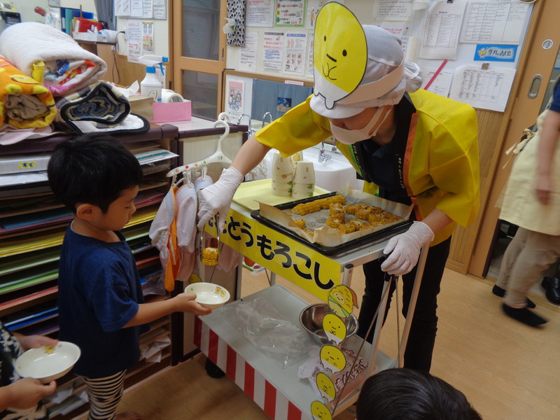 焼きとうもろこし屋さん大盛況🌽