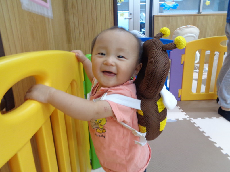 つかまり立ち上手だね😊