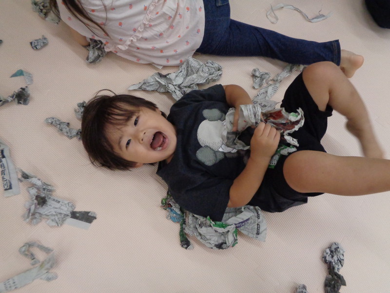 新聞紙いっぱ〜い✨