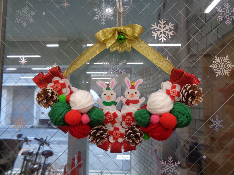 リースを飾りましたよ🔔