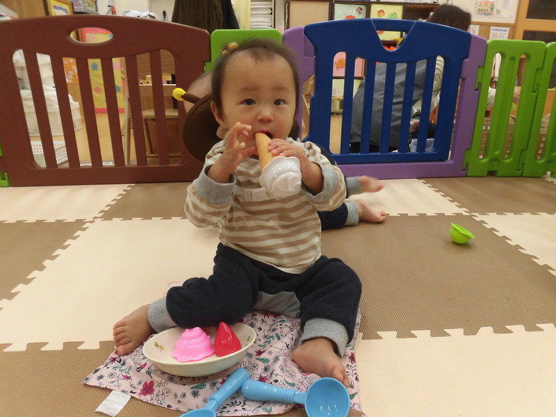 下から食べちゃおっと🍦😋