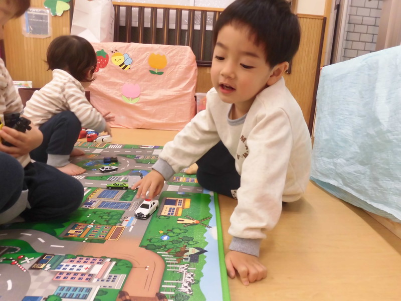 新しいプレイマットです🚙